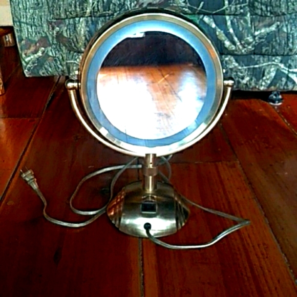 Conair make up mirror. - Picture 2 of 6
